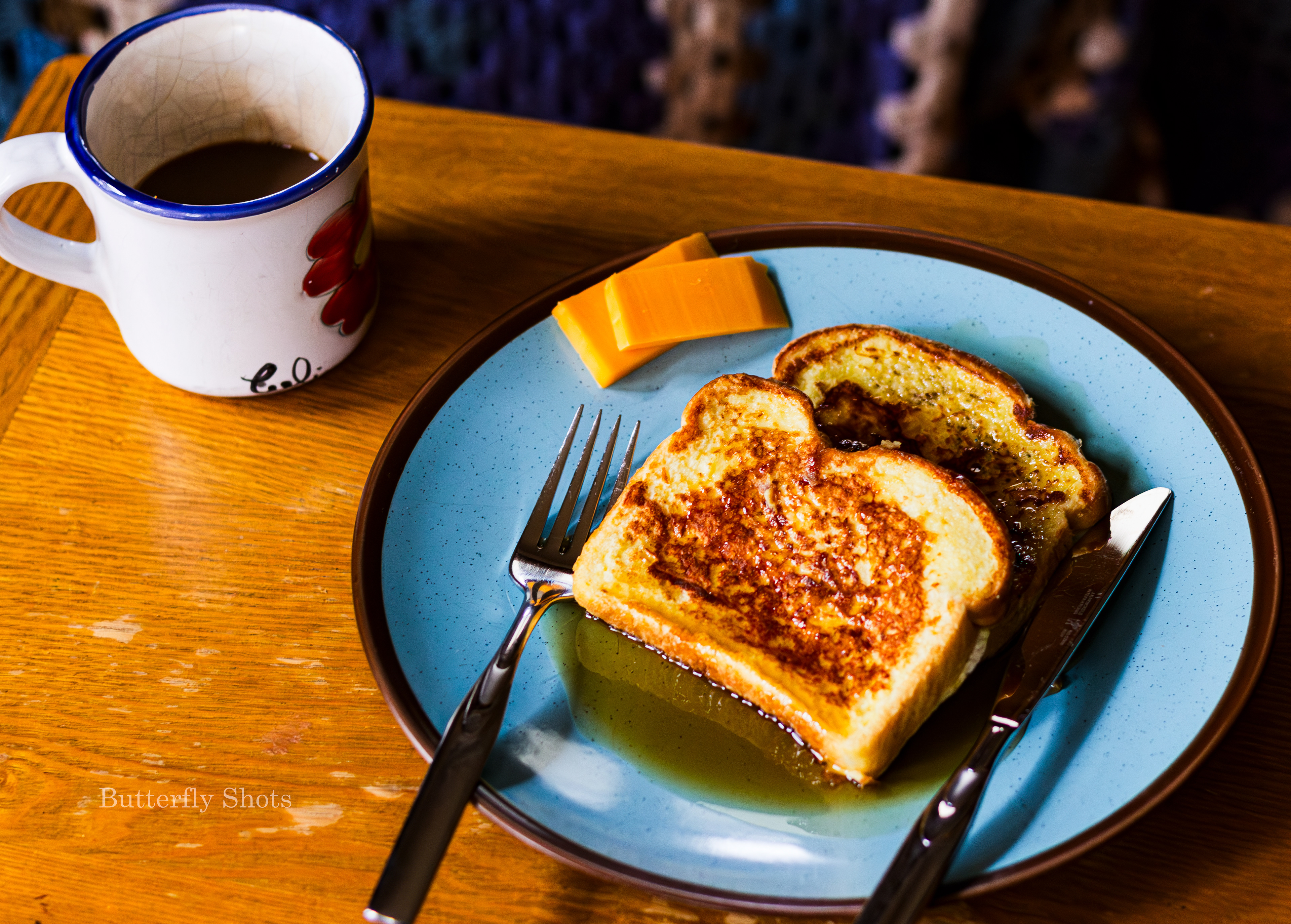 Food photography of french toast at restaurant Chez Papou