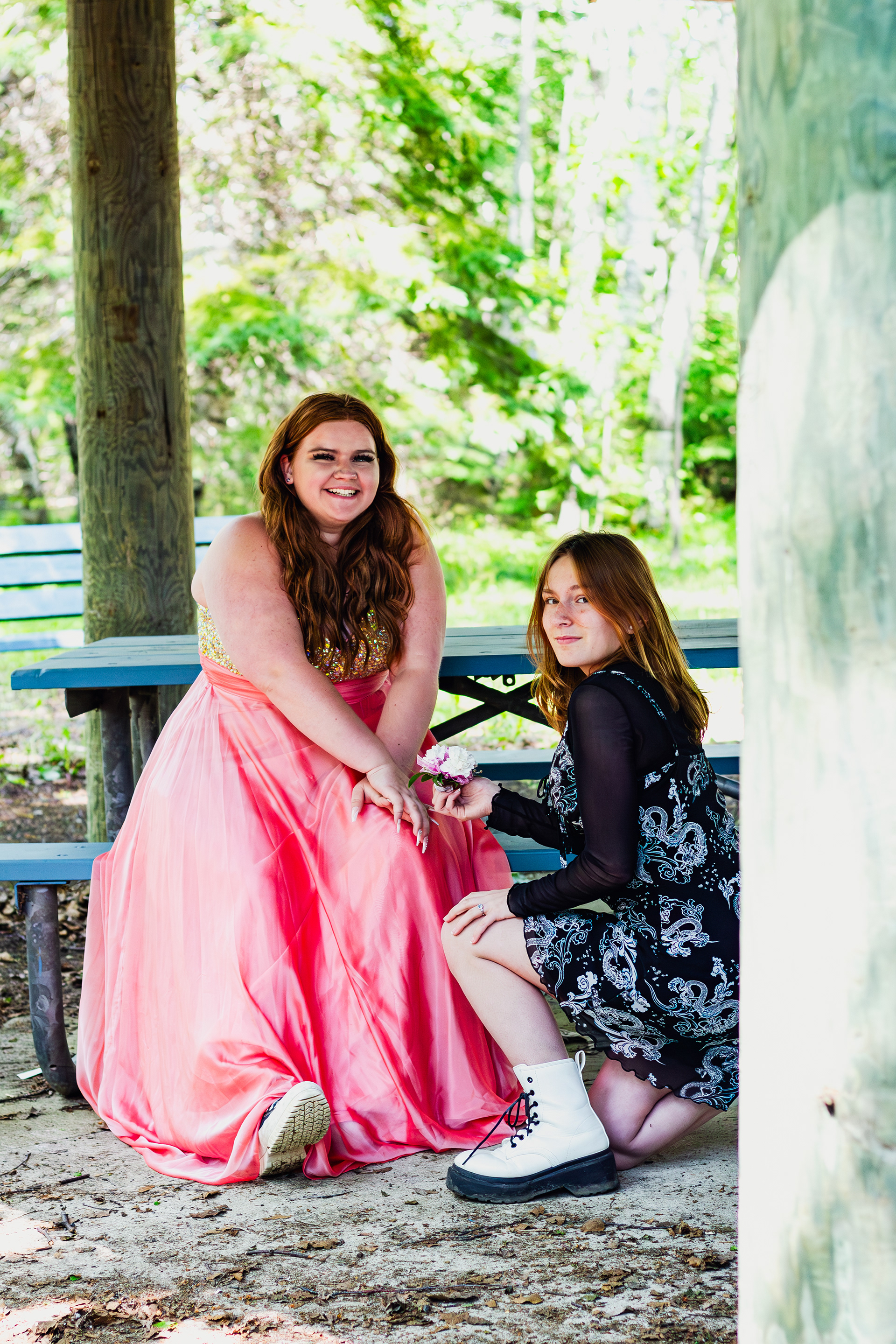 Outdoors photography of friends before prom