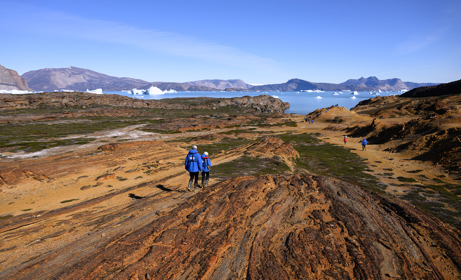 Wanderung über die kleine Insel Akugdleq zum “Eisbergfriedhof”