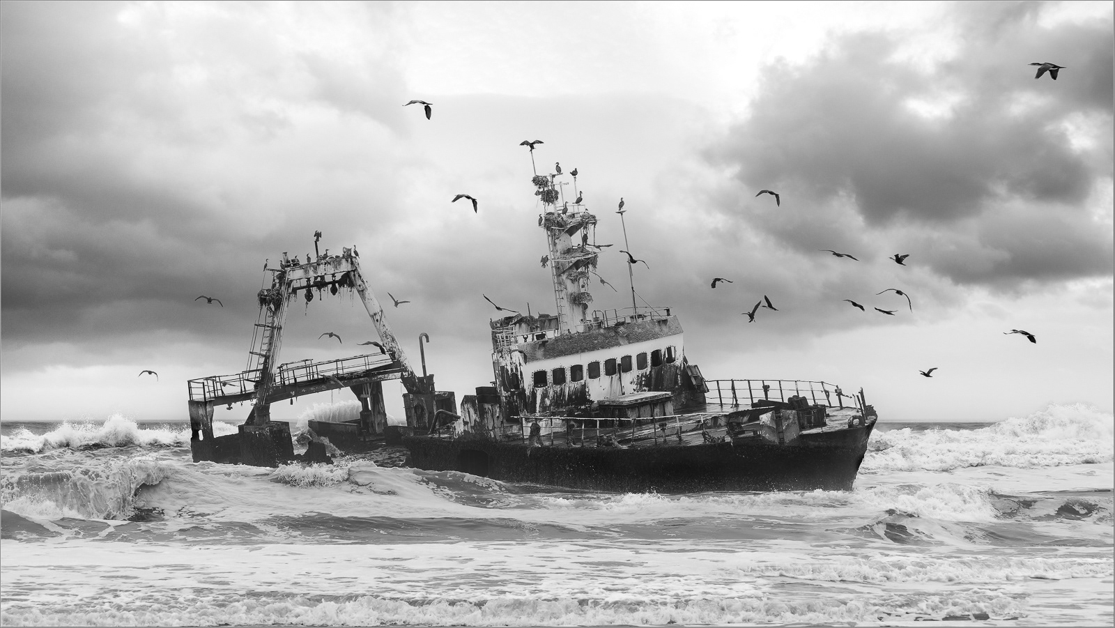 Wrack im stürmischen Atlantik - Namibia