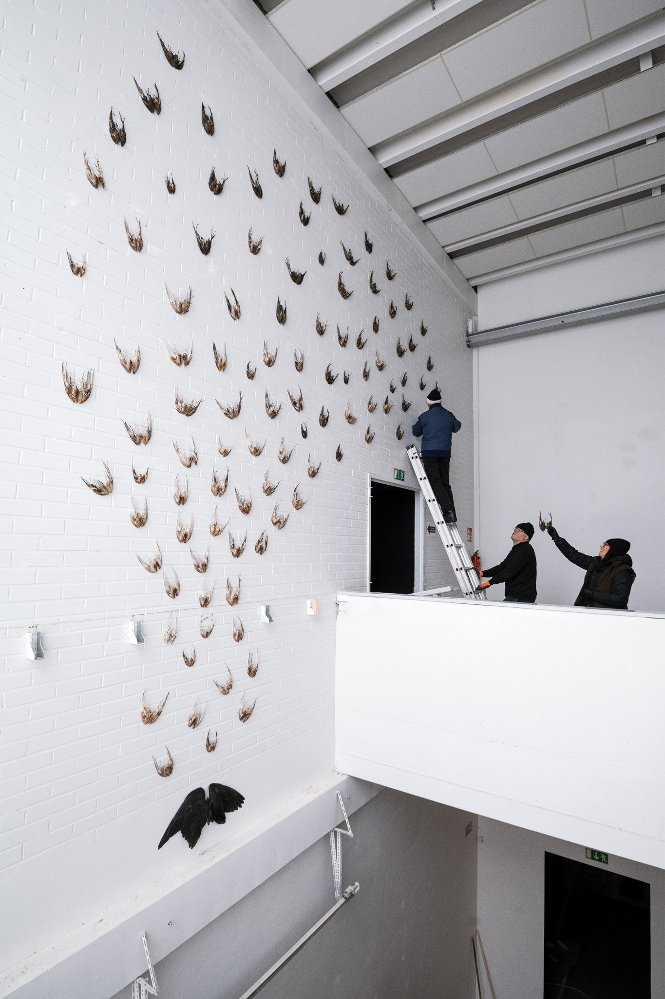 Anni Rapinojan Ikaroksen lapsien ripustus.