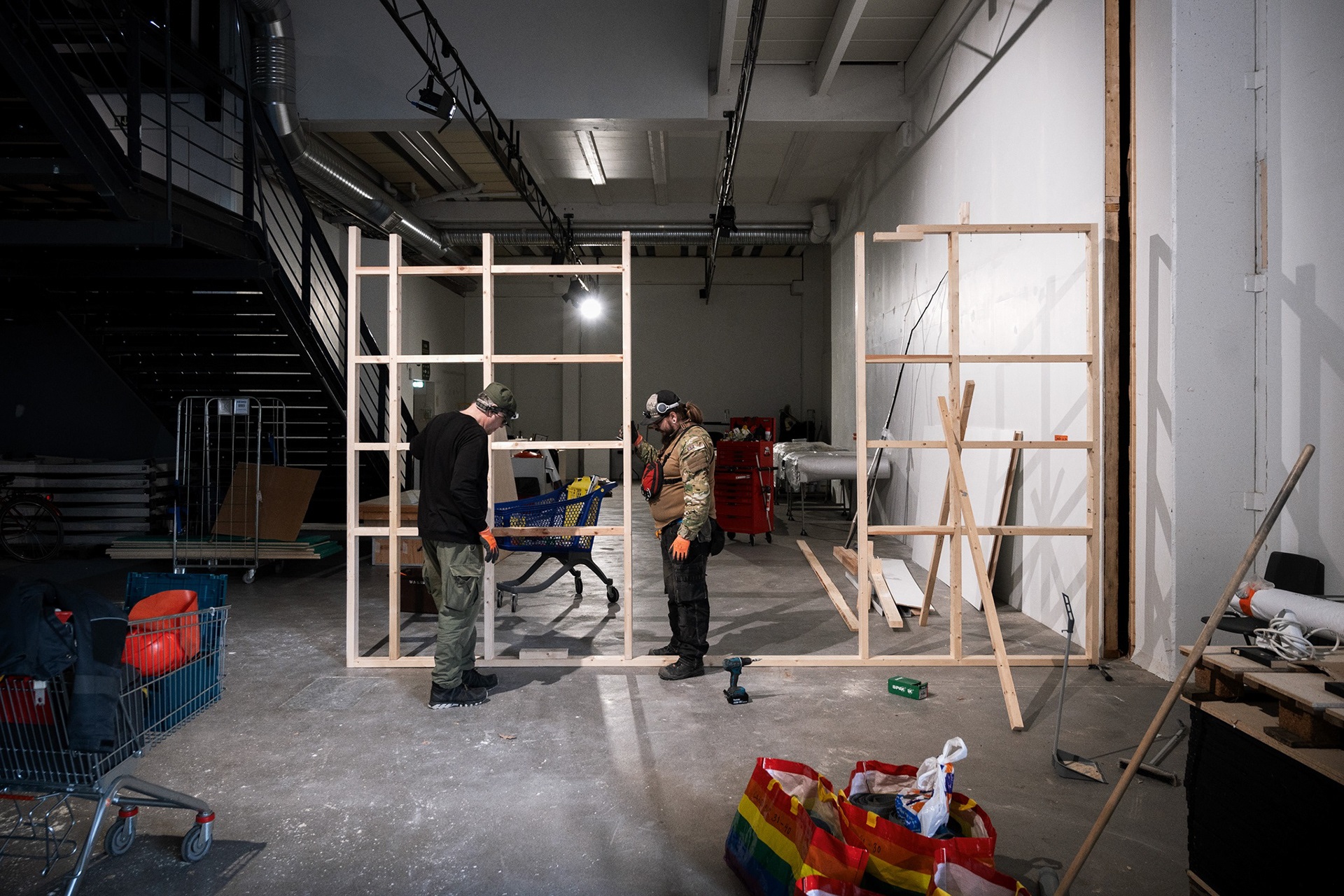 Laura Liljan seinän rakentaminen.