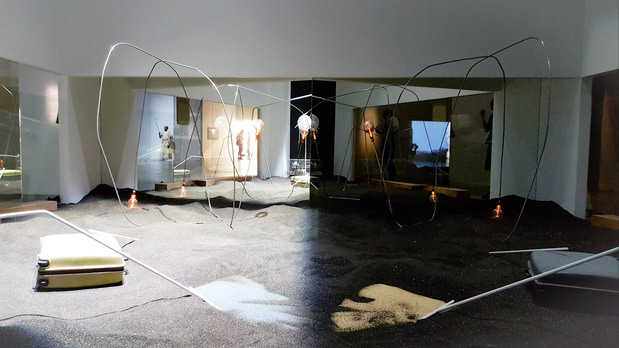 Tatiana Trouvé, Vue de l’exposition collective Dioramas au Palais de Tokyo, Paris, 2017