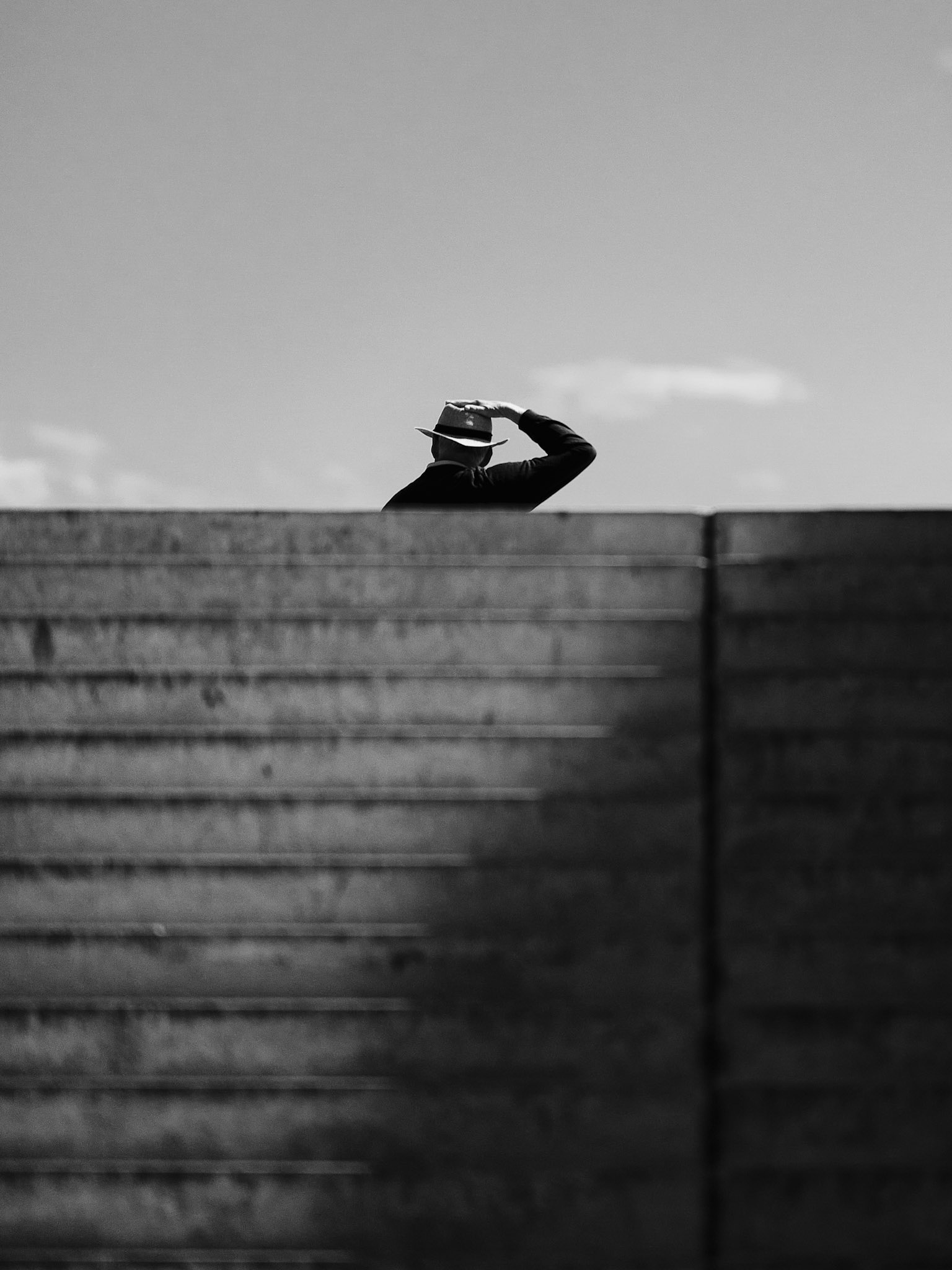 A hat, the wind and s hand