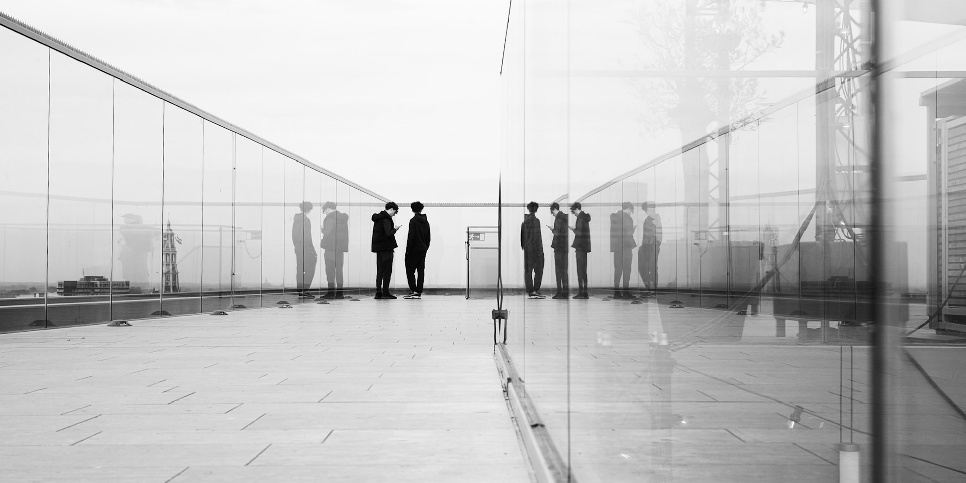 Zwart-wit Forum-top: illusie van menigte.