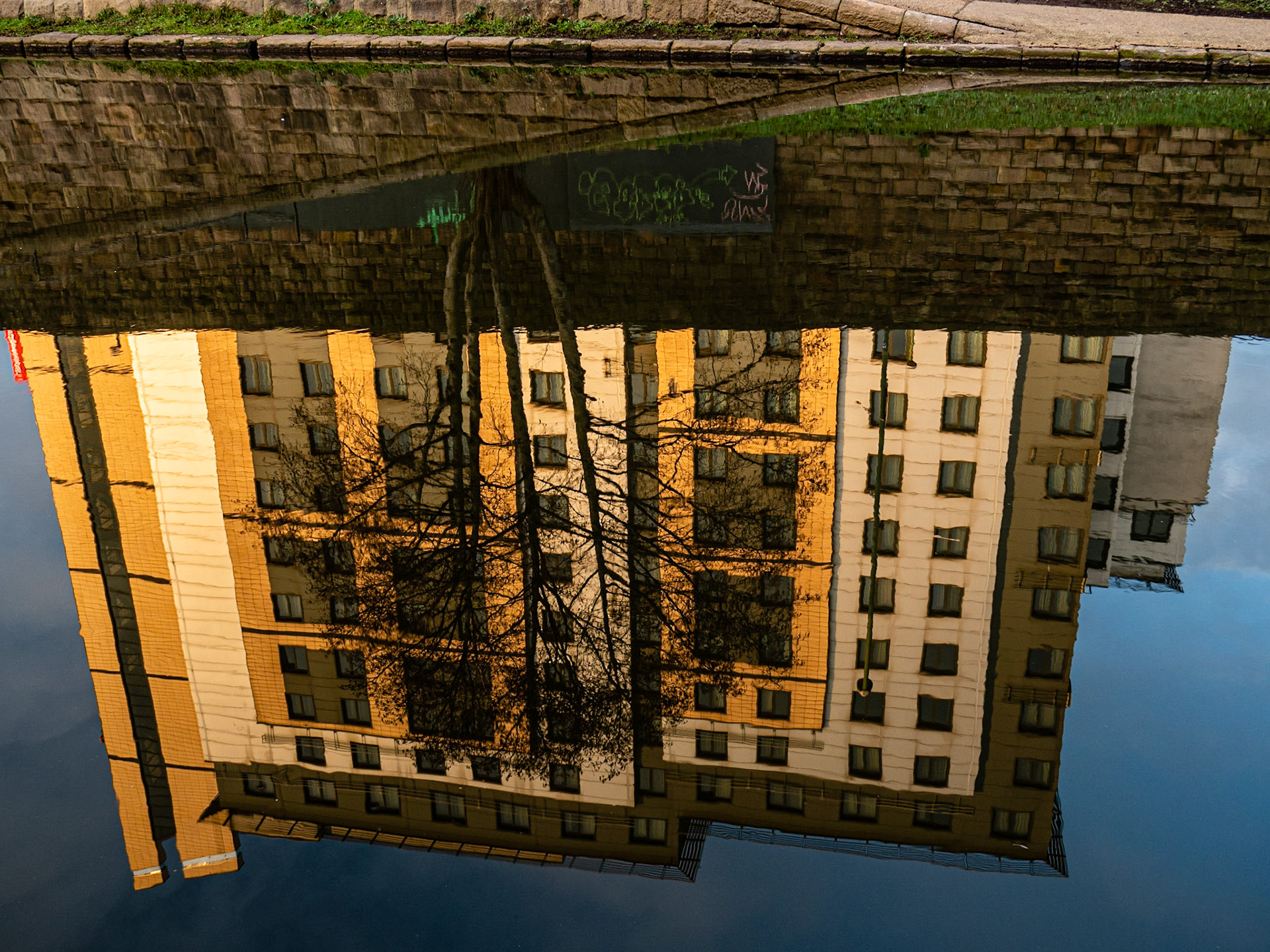 Leonardo Hotel reflection