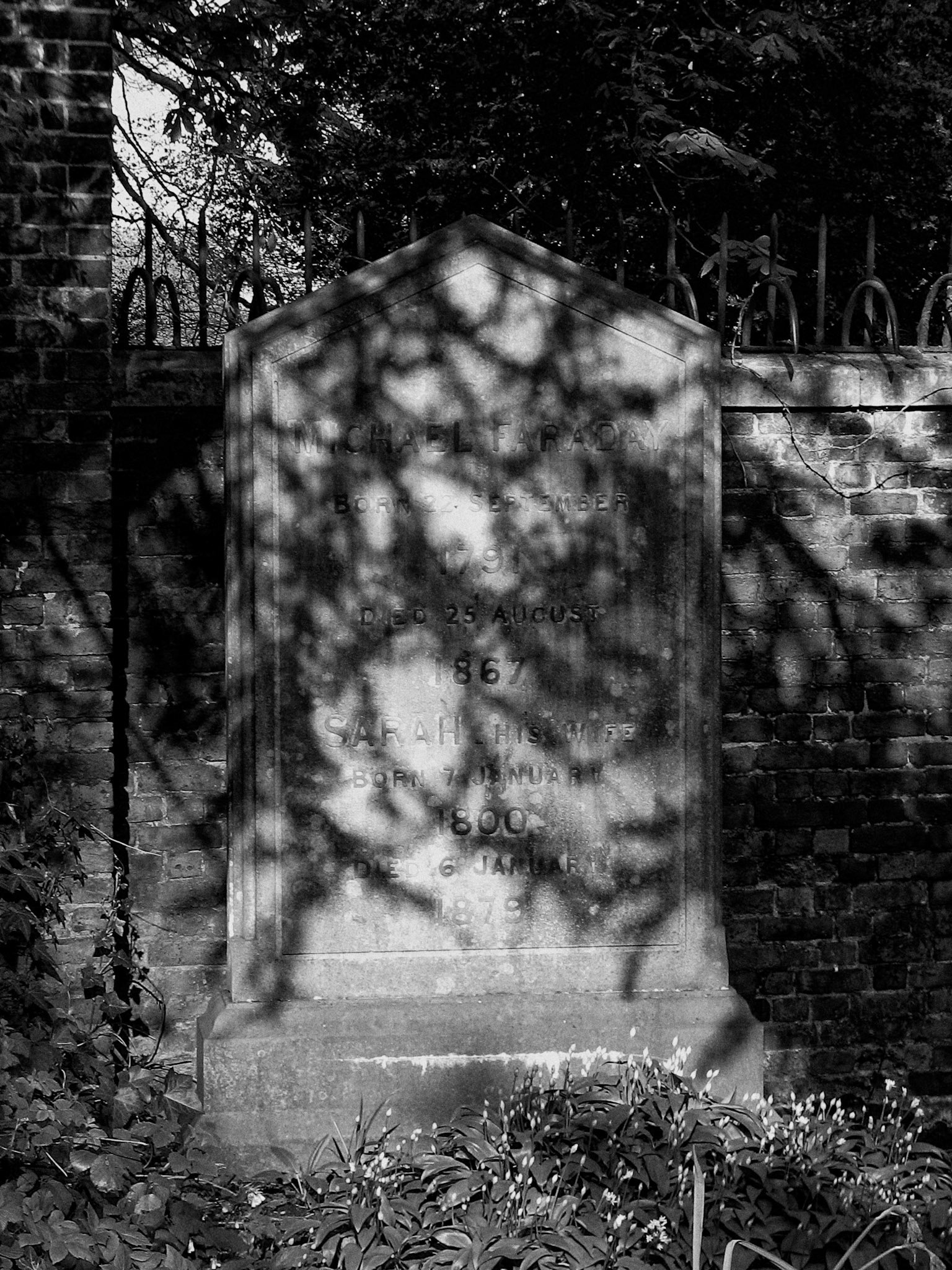 Michael Faraday tomb