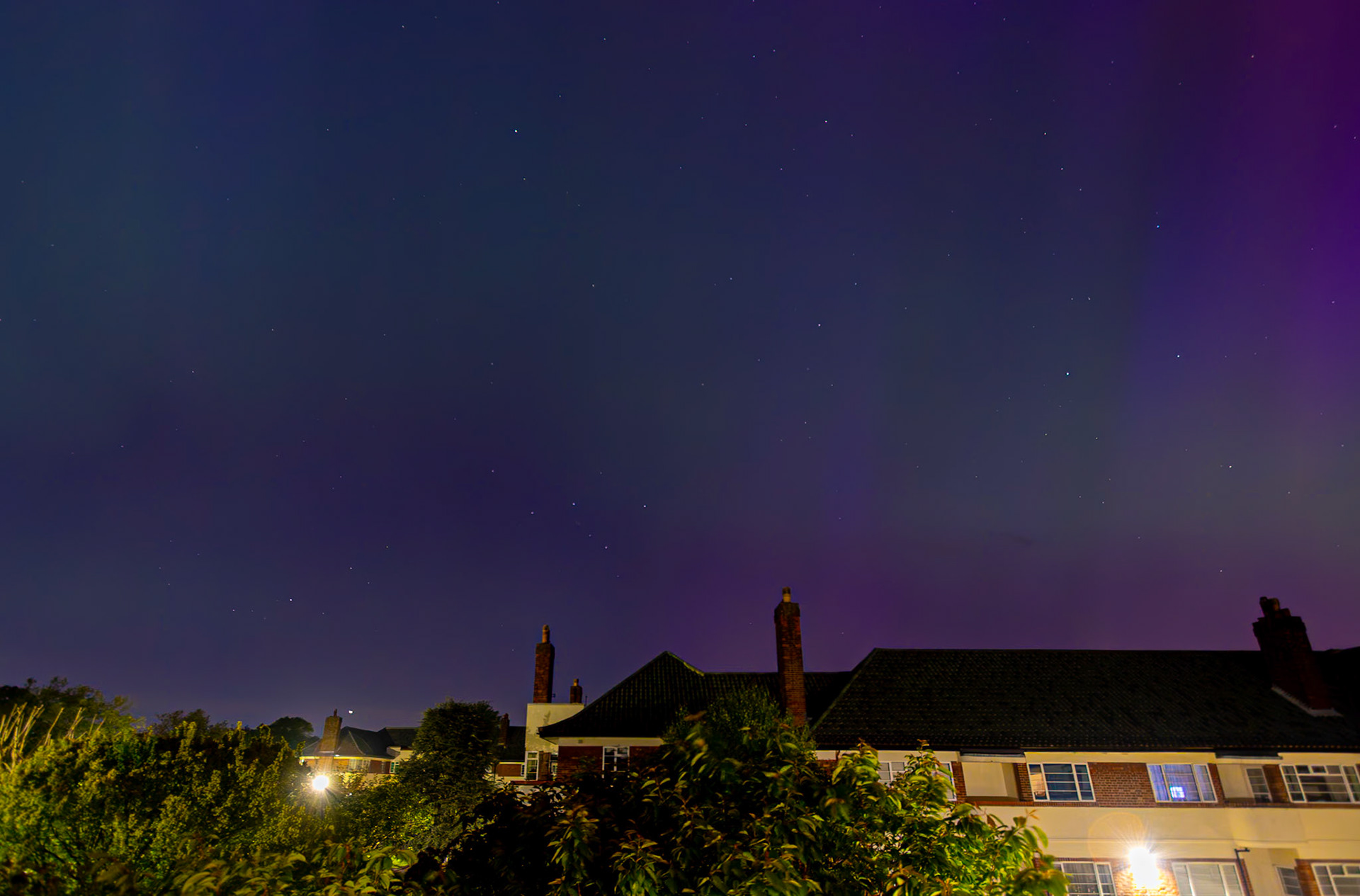 Northern Lights, May 10 2024, London, UK (Canon R6, EF 10-22mm @10mm, 2s at f/3.5, ISO 1600)