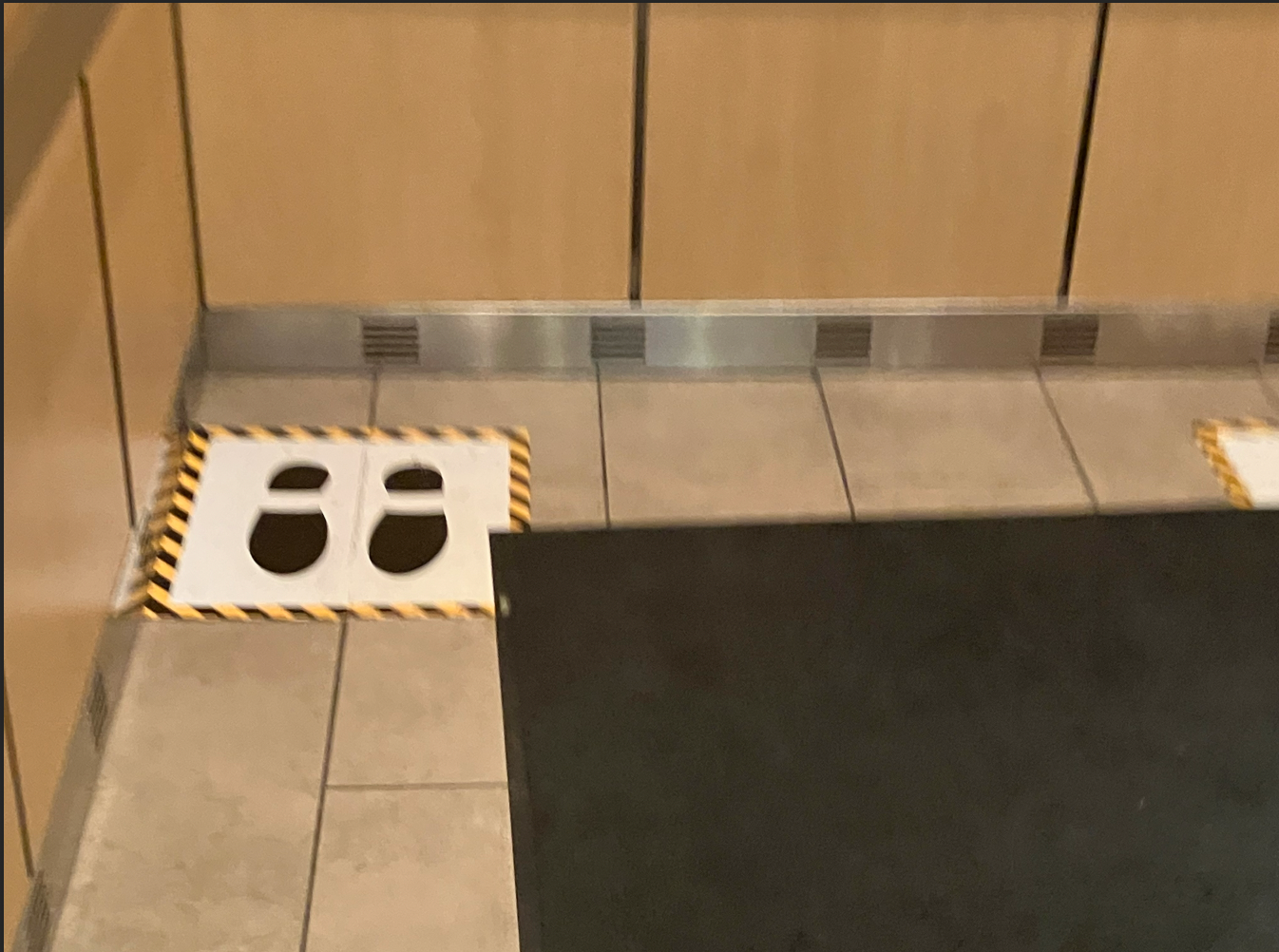 SIGNAGE AND SERVICE FLOW