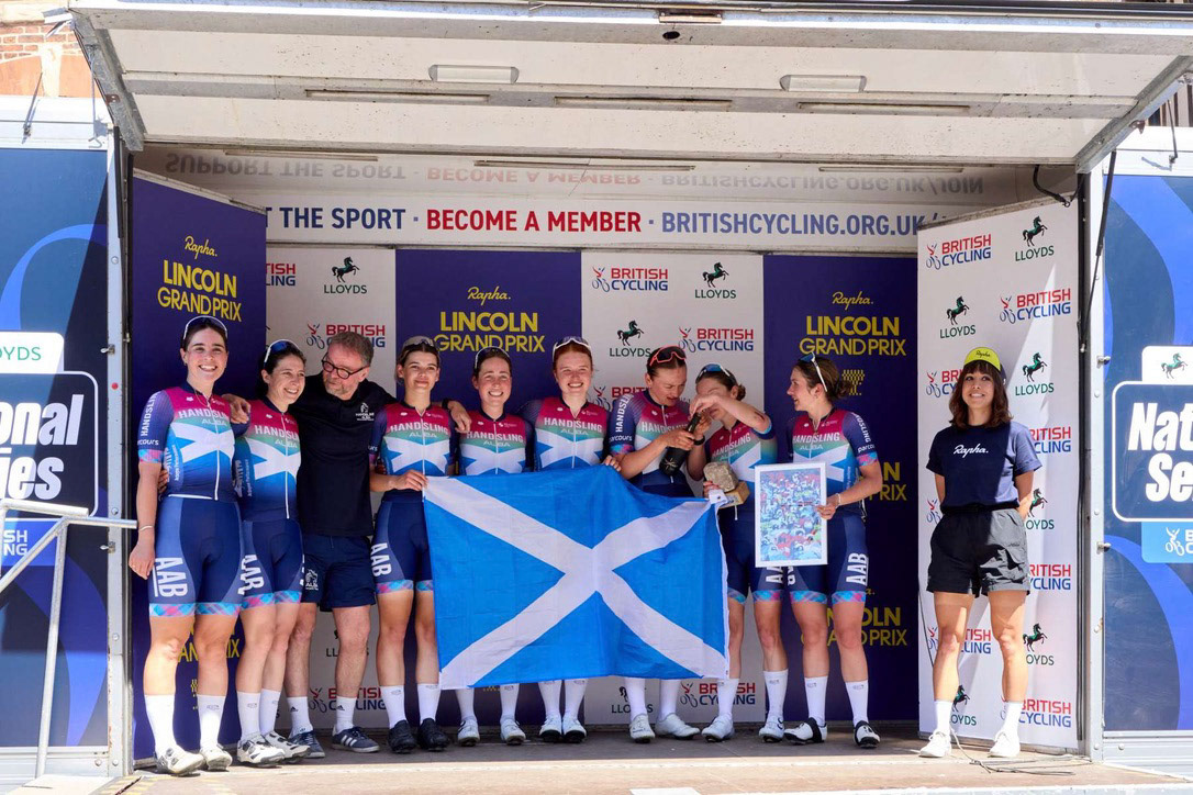 Limited edition Giclee print being awarded to Handsling Alba Women's cycling team