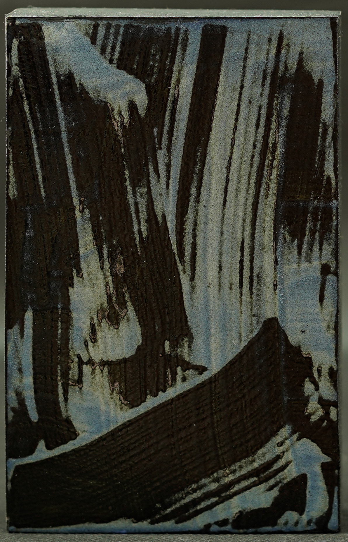 C034 (13.9 x 9 cm) Esmalte sobre metal.