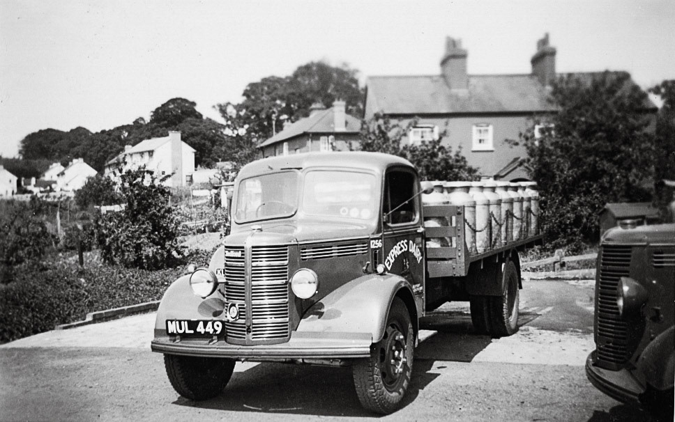 1950's Seaton Junction. A typical example of a chain-sided churn lorry, finished in ‘shop grey’. This Bedford, on chassis no OLAC216296, with engine no 216167, fleet no 1256, MUL 449, was supplied by SMT Sales of Carlisle, but was then allocated to Seaton Junction. Disposal to T&F Motors came in March 1959, when it fetched £110. (Courtesy The Express Dairy Motorised Fleet, Allan Bedford, Heritage Machines)