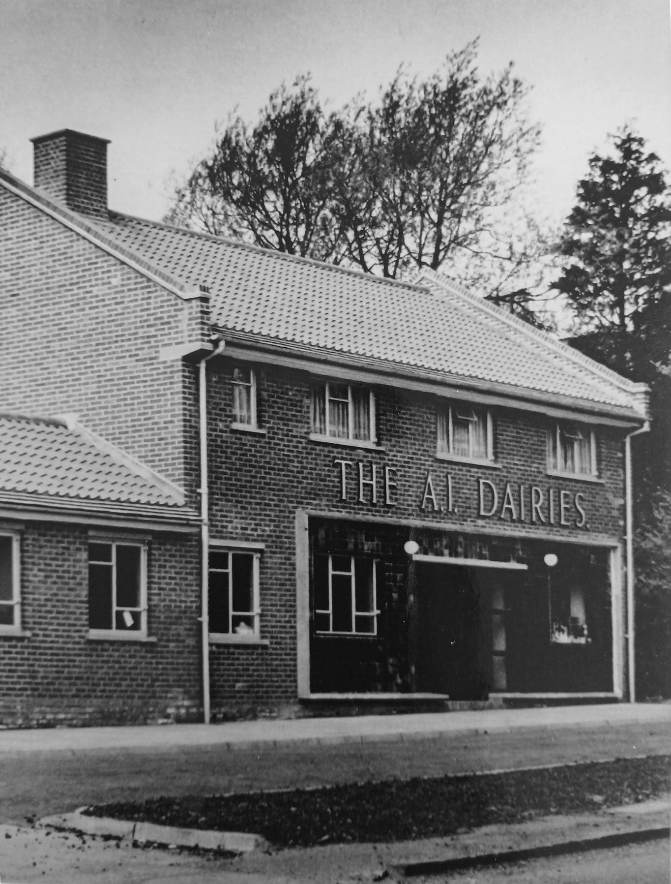 1960's? Borehamwood Depot, A1 Dairies (Courtesy Paul Smith)