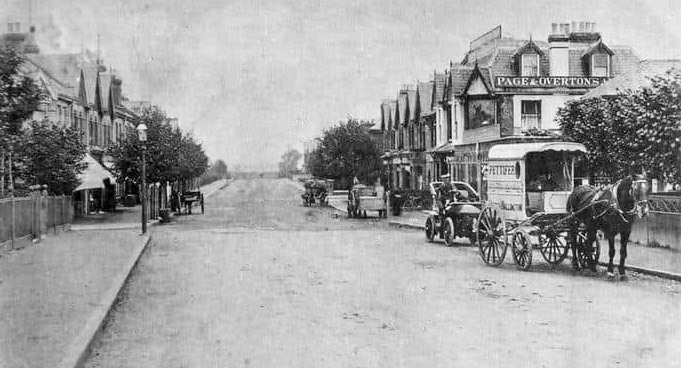 1900c Home Farm Dairy on the left, on the corner of the junction with Elgin Road. (Courtesy Taylor Christian)