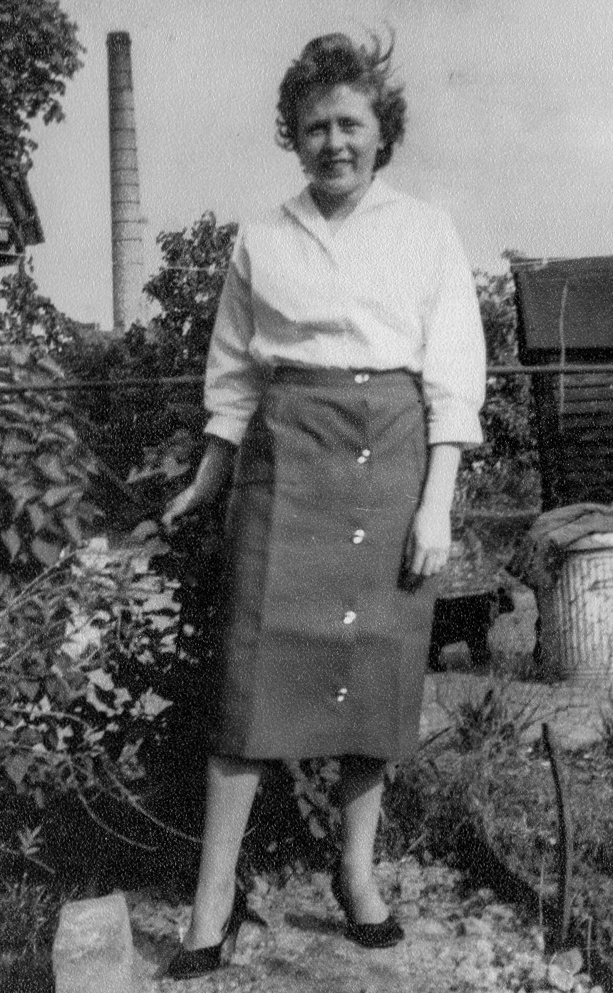 1960's Faringdon. Eileen Tilling (nee Barrett) features in this photo of herself, taken in Marlborough Close. " Lovely seeing the Express Dairy chimney in the background!"