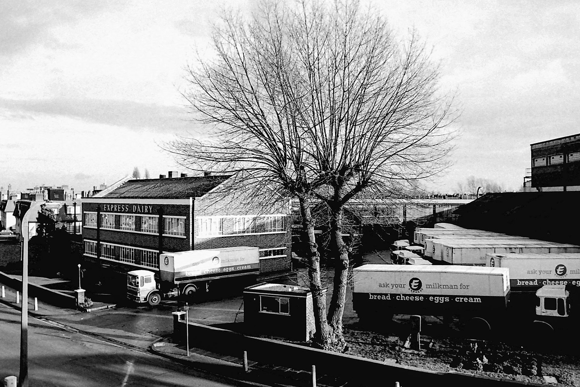 1979 South Morden main vehicle entrance, canteen and stores block on the left, loading bank on the right. (Photographer Sam Jones)