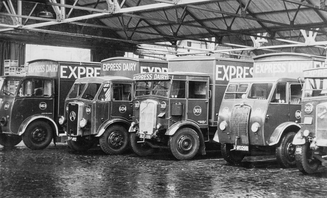 1945 Taken at Cricklewood, this shows another mixture of box vans lined up at Cricklewood. The attractive TSC18 Leyland Beaver on the left, was one of a number of these purchased in 1942. A second, petrol-engined Mammoth Major, fleet no 303, supplied in December 1936 is seen on the right, and wears diminutive wartime headlights. The Atkinson in the centre, however, has a large set, and was another second-hand purchase from Murphy Bros of Leicester. New on January 1st, 1938, chassis no FC514 was fitted with a Gardner 5LW no 40725, fleet no 604, FRF 492. It was purchased in August 1943 for £2,750, and sold to Birds of Stratford on 28/1/47, for £1,175. (Courtesy The Express Dairy Motorised Fleet, Allan Bedford, Heritage Machines)