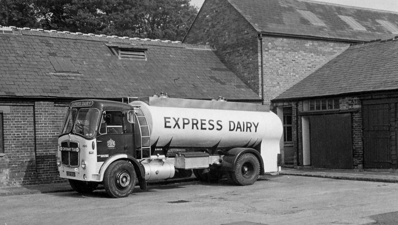 1960's Express Tanker 122 BYA, Fleet No 2505 (Courtesy Michael Aldread)