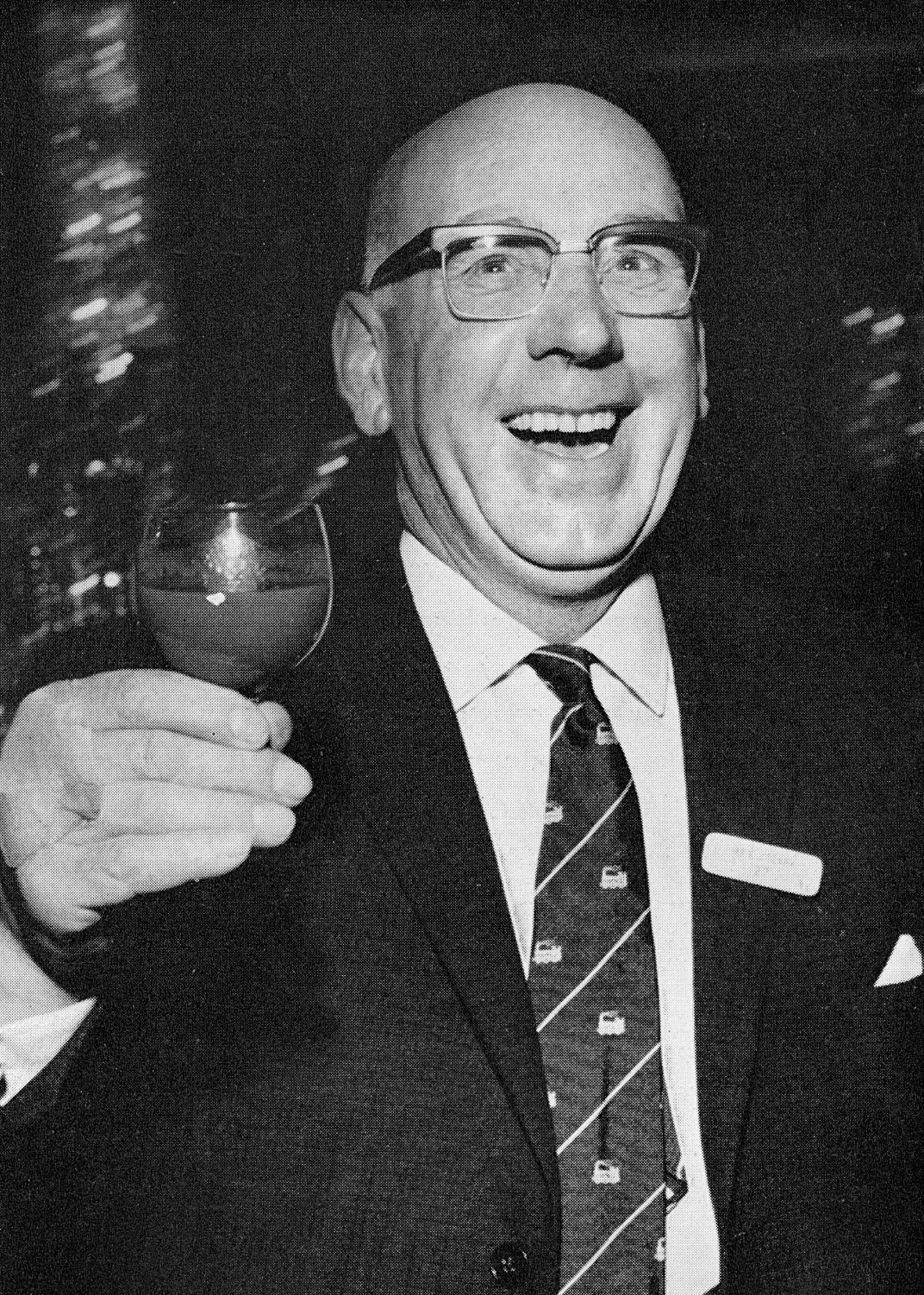1966 Long Service Dinner 30 Year Award to Mr E.J. Clark of South Croydon, proposing a toast in honour of his gold watch. (Express News Summer 1966)