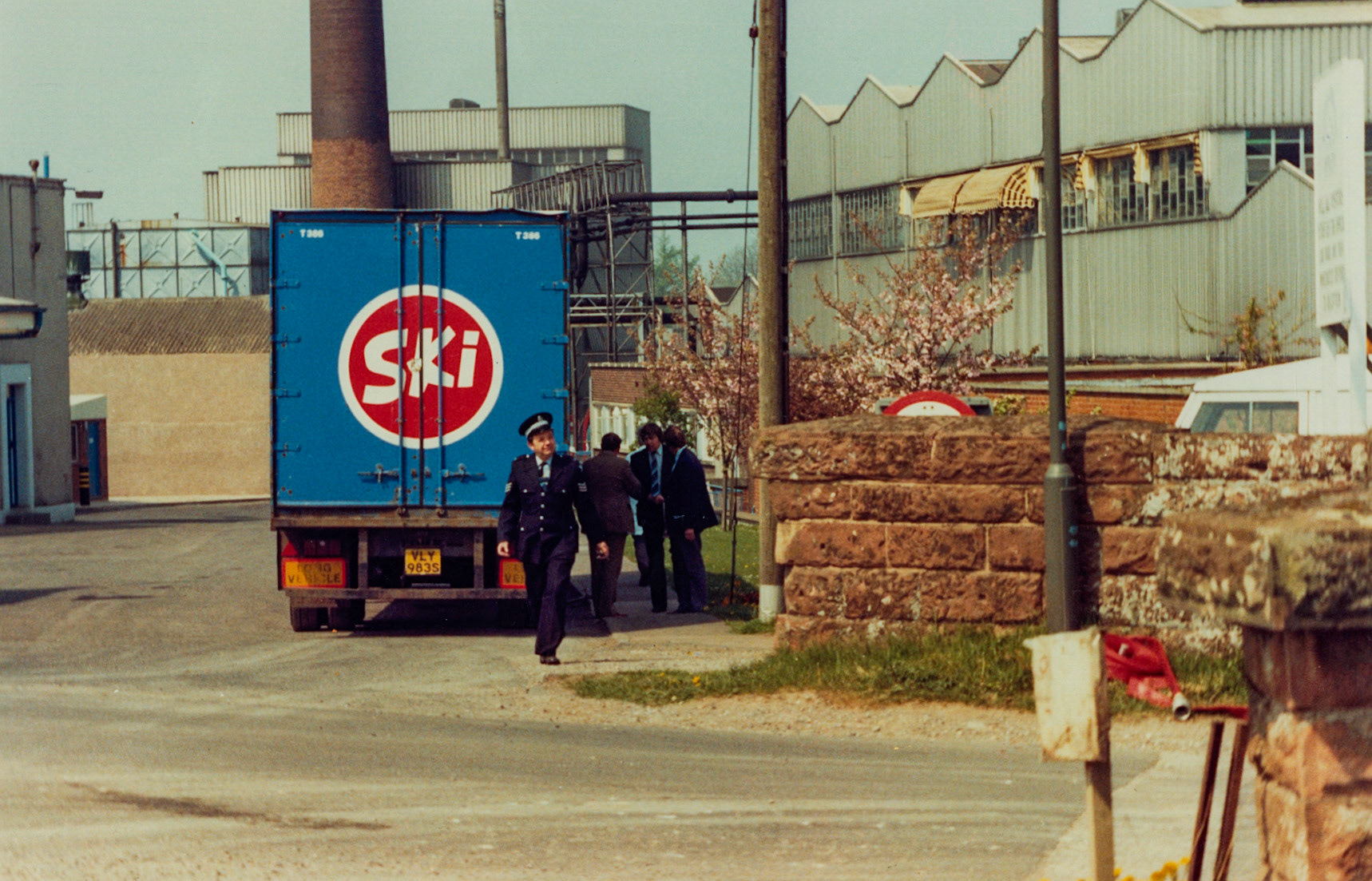 1980's Appleby. David comments "This was a 'bomb scare' picture-a trailer came from Northern Ireland with notes taped to the trailer leg, which were mistaken for a suspect device. The whole plant was evacuated, with fire hoses at the ready if needed" Russ Park adds "Whole plant evacuated, except for the press room...which was closest to the wagon". Jimmy Howard remembers "I was on 2-10 and they let everyone back to work just after 2 O'Clock!!!! I was gutted; thought we'd get the shift off. Fiona Eggleston adds "Ha ha, I so remember that! We thought it was brilliant 'cos we only did half a shift lol xx". (Courtesy David Atkinson)