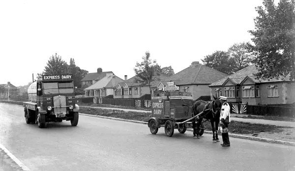 1934 AEC Mercury Express Dairy milk tanker with horse-drawn float at Petts Wood. Robin Fraser Bell comments "I served that road a few times with my dad, later on the rider prams-used to drive on the service road /pavement you can see. Later on was served by Sidcup depot." (Courtesy Lloyd Rich)