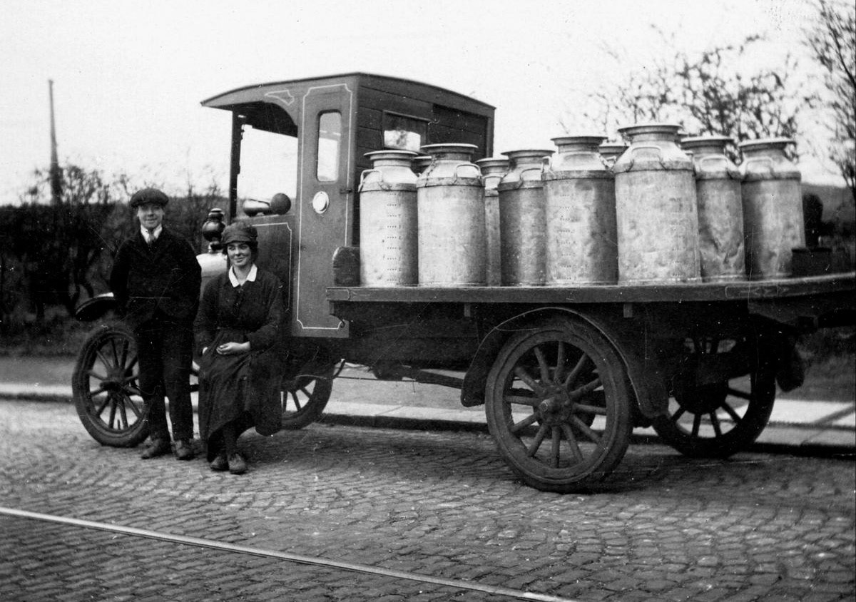 1920 Burgess Creamery, Early motorised churn truck, Gartside Street, Manchester (Image courtesy of Manchester Libraries)