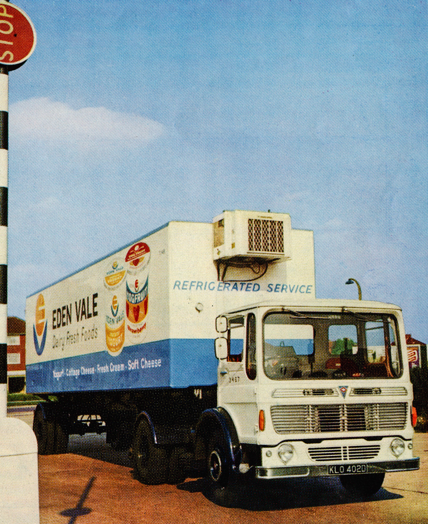 1967 6-wheel articulated van powered by AEC Mammoth Mercury tractor KLO 402D, Fleet: 3467, used for long-distance trucking of yogurt, cream and cottage cheese.