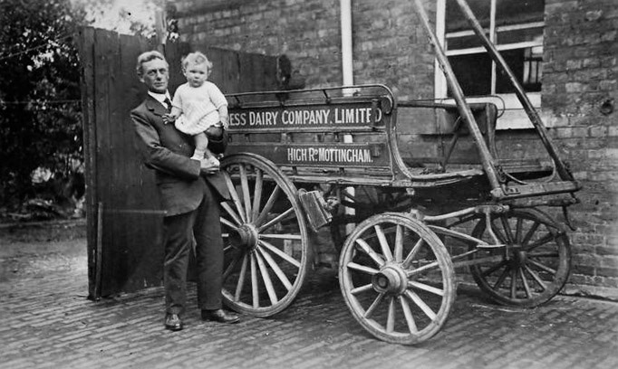 Mottingham-Horse drawn cart (Courtesy Michael Aldread)