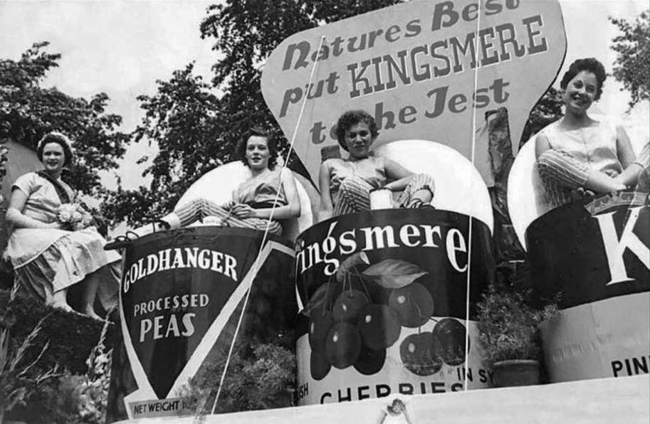 1950's? 'Goldhanger Fruit Farms float' (Courtesy David Newman, from http://www.churchside1.plus.com/Goldhanger-past/Cohen.htm)