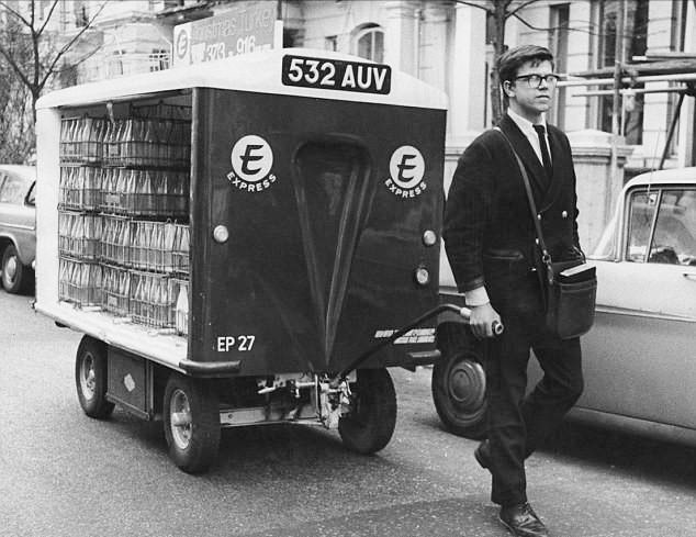 Electric Hand Cart. John Carey comments "We had 531 AUV at Hurlingham depot, by Putney Bridge" (Courtesy Michael Aldread Collection)