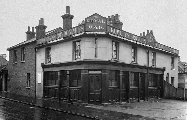 1950's? Farwig Lane. Paul Batchelor comments "The Royal Oak public house, 76-78 Farwig Lane, was on the corner of College Road and Farwig Lane, when it closed it became part of the Express site. We used it temporarily when our Sundridge Park workshops closed and Bromley retail depot moved into the old bottling centre too whilst the new Bromley depot was getting ready to open in Old Holmesdale Road. Pubwiki notes that "The Royal Oak was owned by Crowley's Brewery (From 1808 at 137-139 High Street, Croydon) who originally brewed at Waddon since 1600. "The Royal Oak was a beer house at the junction of Farwig lane and College road, immediately opposite the Farwig Arms. It catered for a respectable class of people. Mr W H Withycombe, the landlord, said a good many men came to his house for the midday meal." (Courtesy https://pubwiki.co.uk/KentPubs/Bromley/RoyalOakFarwig.shtml?)