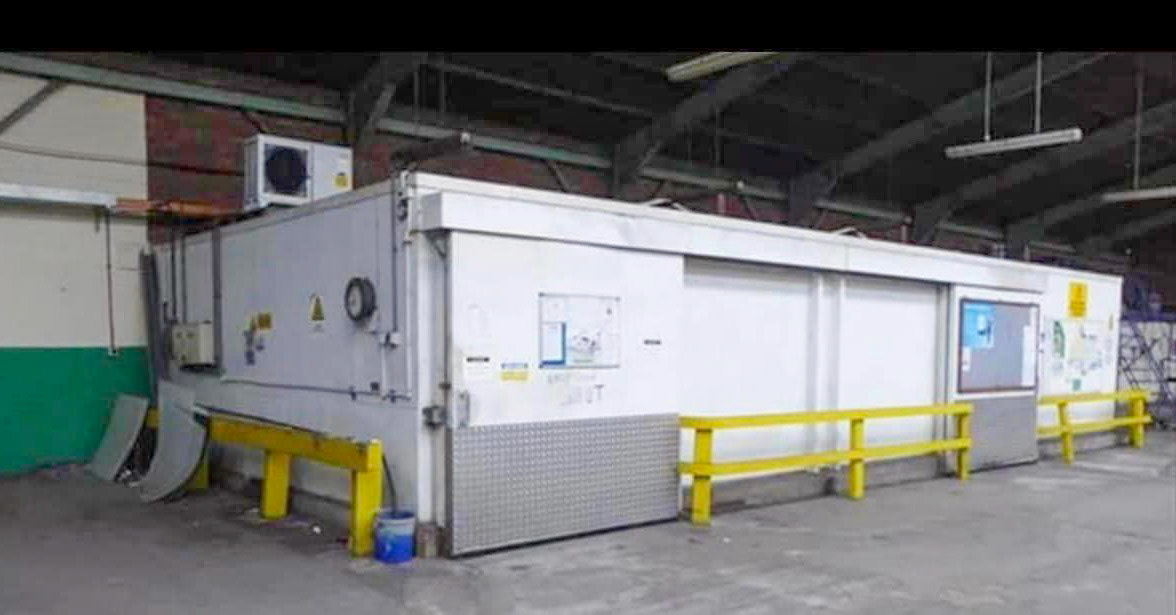 St Helens Depot, now a gym after Dairy Crest closed the depot. Paul comments " 😩😩😩😩😩we were happy when we were blue!" (Courtesy Paul Simm)