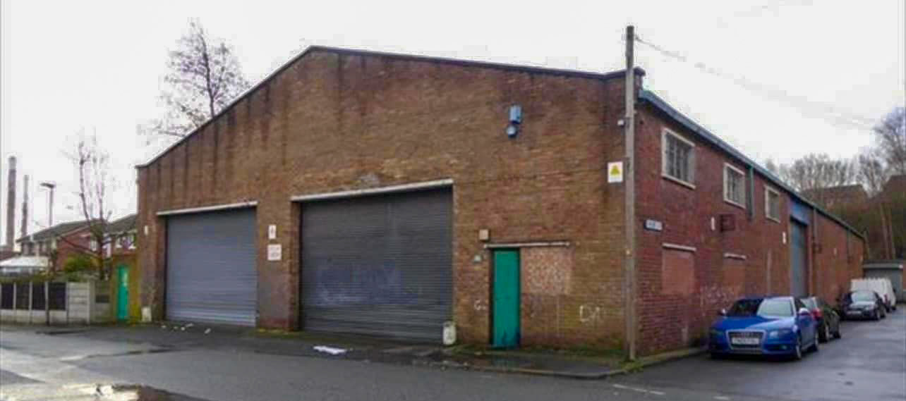 St Helens Depot, now a gym after Dairy Crest closed the depot. Paul comments " 😩😩😩😩😩we were happy when we were blue!" (Courtesy Paul Simm)