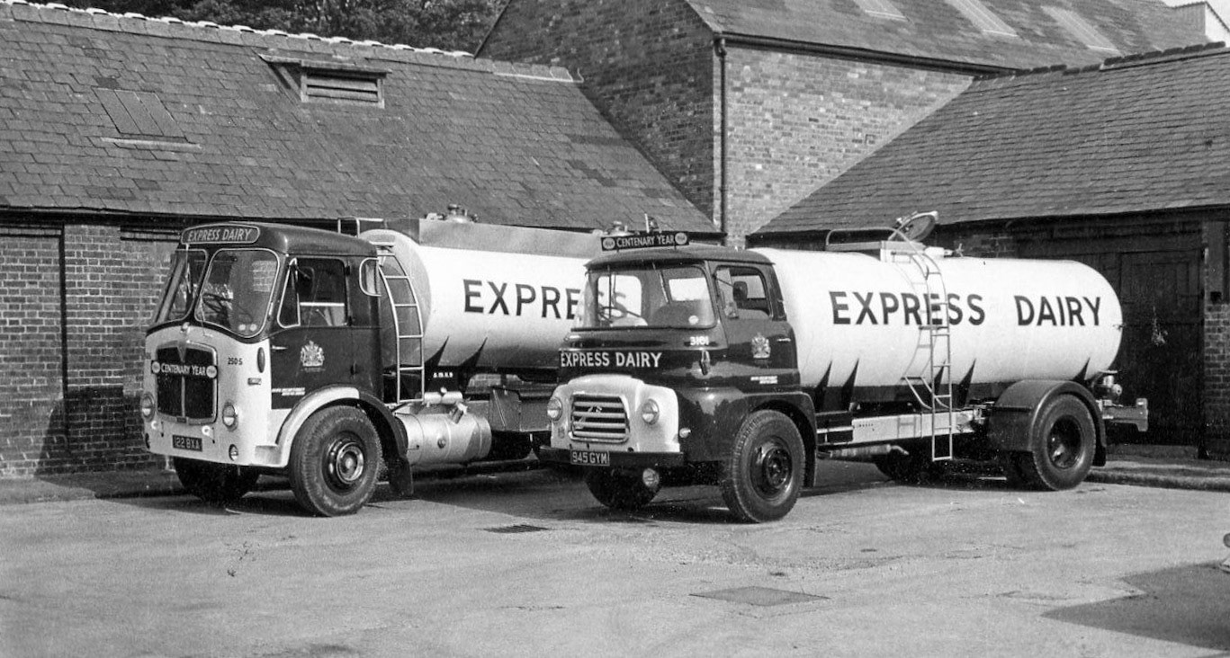 1960's Express Tankers 122 BYA, Fleet No 2505 and 945 GYM, Fleet No 3101 (Courtesy Michael Aldread)