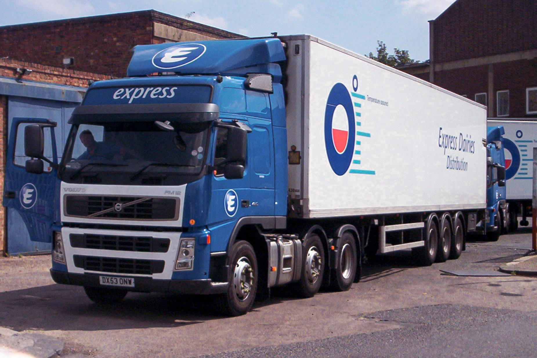 2004 Volvo at Nine Elms DX53 ONW (Courtesy Paul Luke)