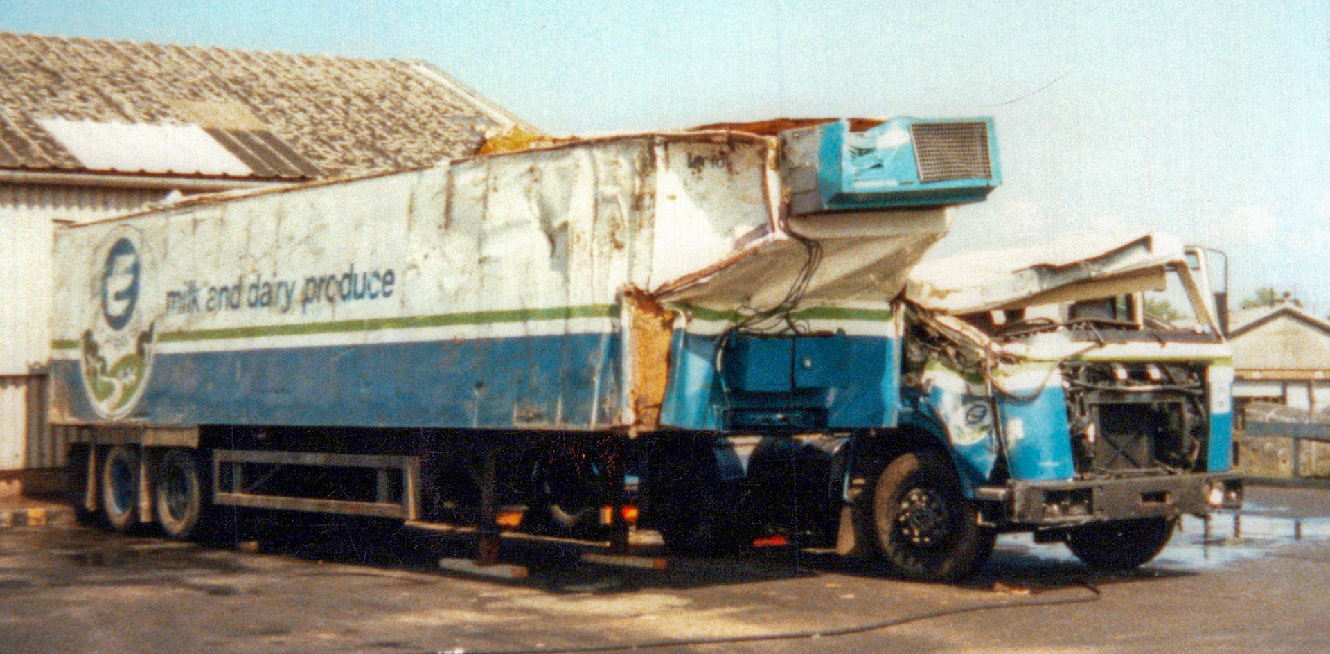 1989? Seddon Atkinson and trailer after accident coming off the M20 (Courtesy Dave Fane)