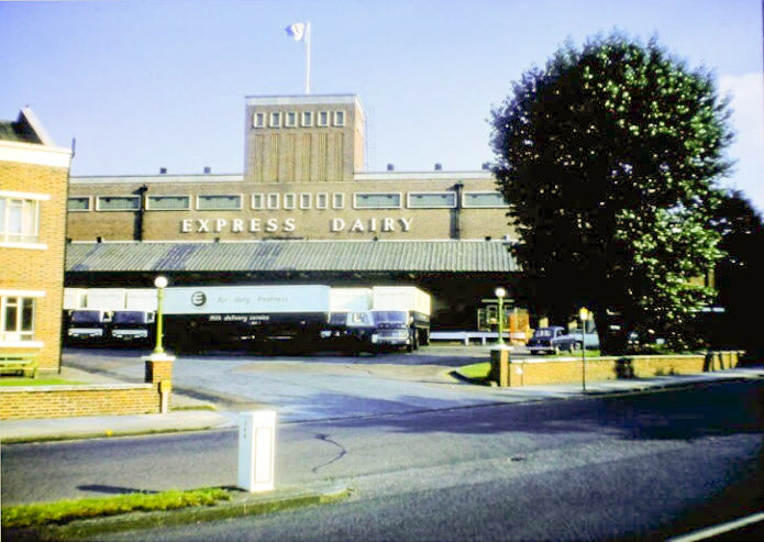 1972 South Morden Loading Bank. (Courtesy Bill Rudd, erton Historical Society)