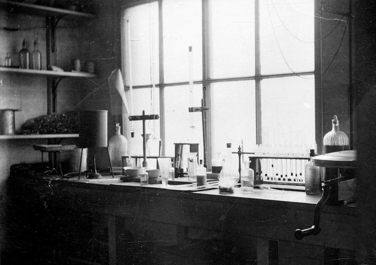 1926 Burgess Creamery laboratory, Gartside Street, Manchester, Laboratory (Image courtesy of Manchester Libraries)