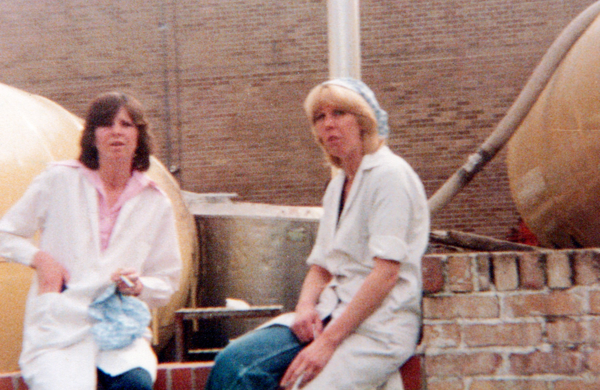 1986 Sisters Margaret Divine and Pat Bunn at Cuddington (Courtesy Sue Harradine)