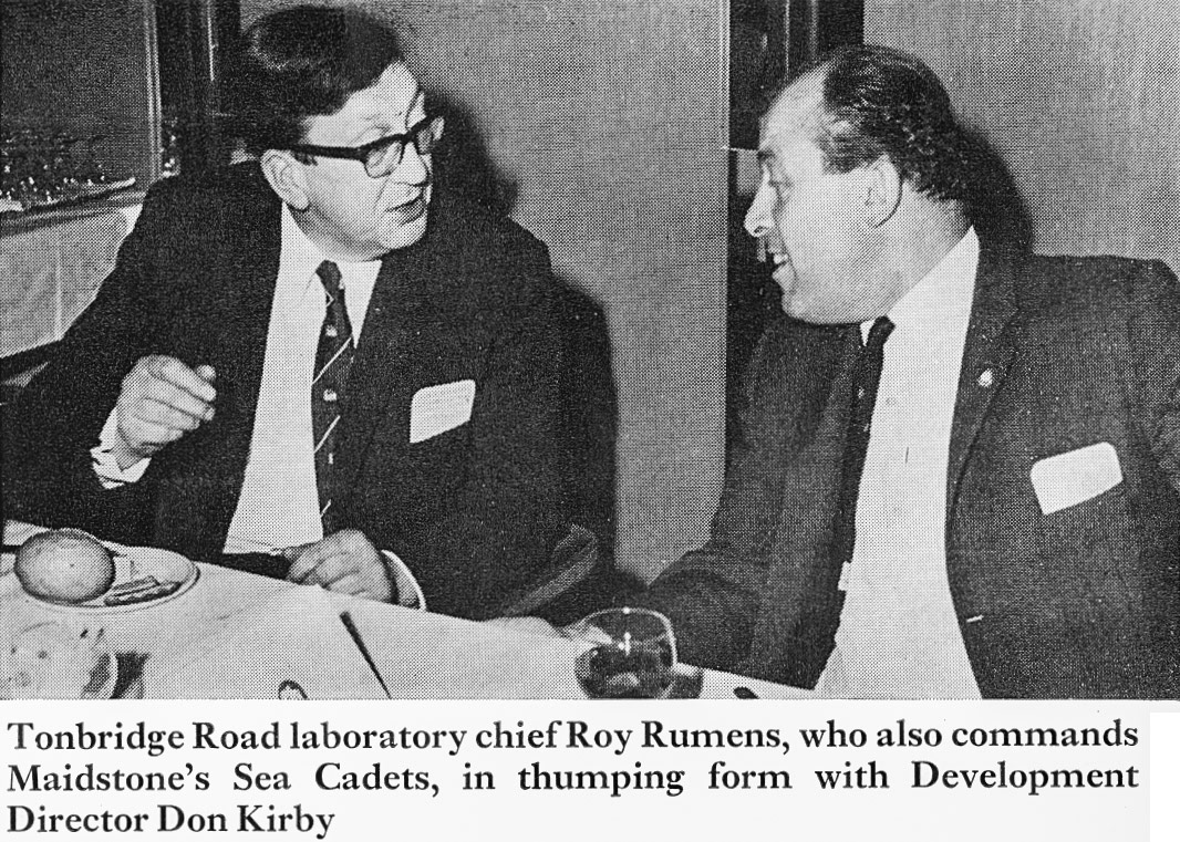 1973 Roy Rumens, Tonbridge Road laboratory head, talks with Don Kirby. (Express News Spring)