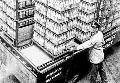 1950's Unloading on rollers. (Courtesy Richard Gaylard)