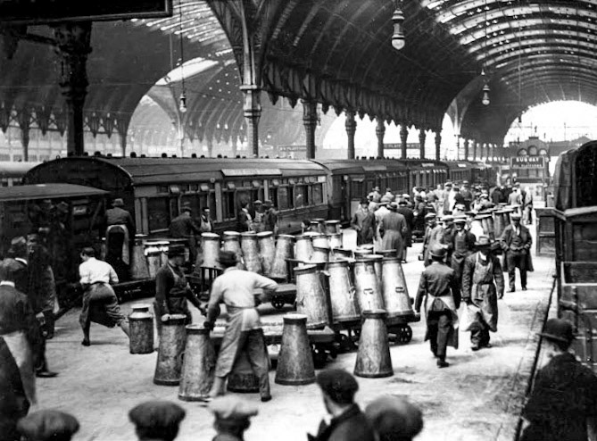 1920's? Paddington Station. Matthew Pinto comments "The coaches in that photo look standard gauge; my guess is the photo is circa 1920's." (Courtesy ruralhistoria.com)