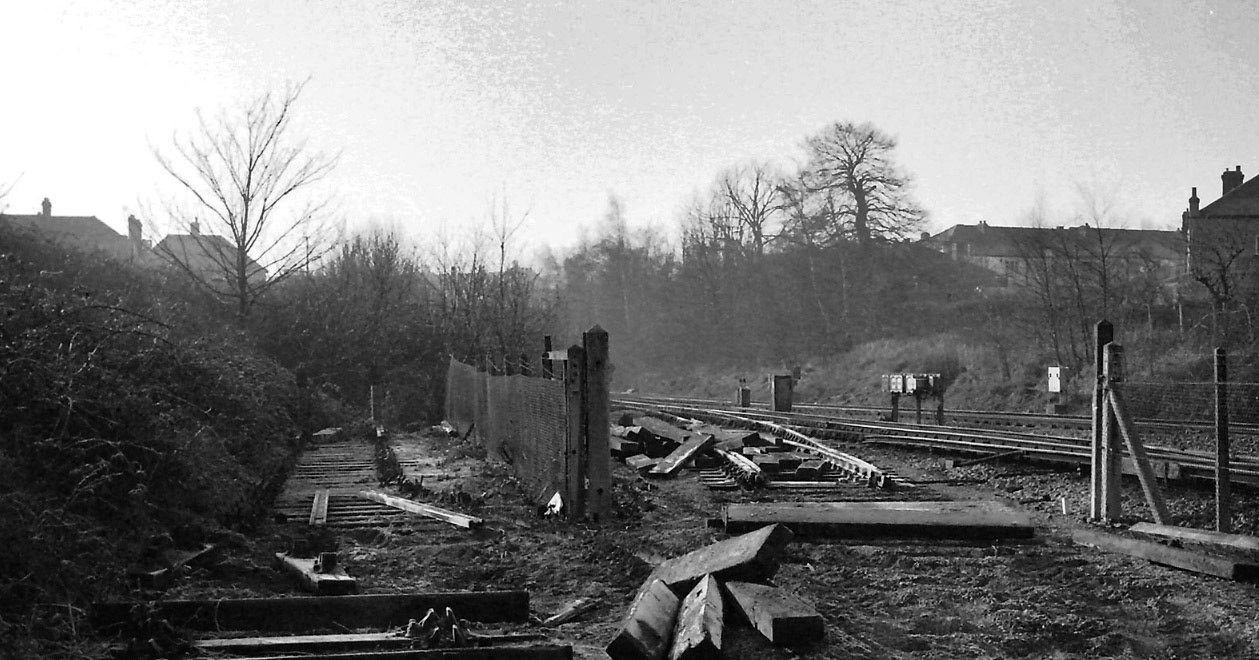 1979 Track lifting (Courtesy Geoff Smith, Flickr)