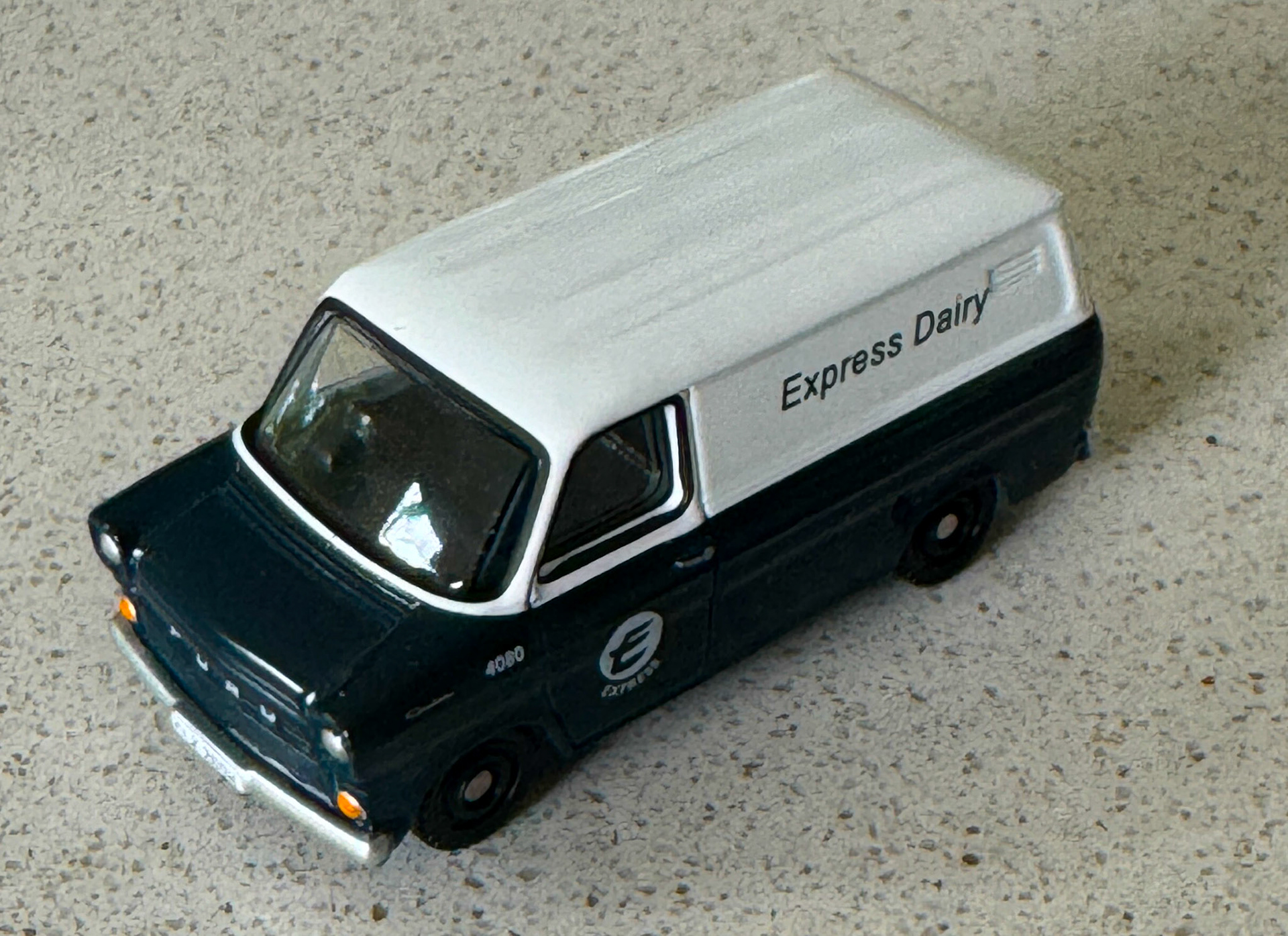 1970's Express Van CLK  260H (1969/70 Reg), Co No: 4080 (OO Scale Model)