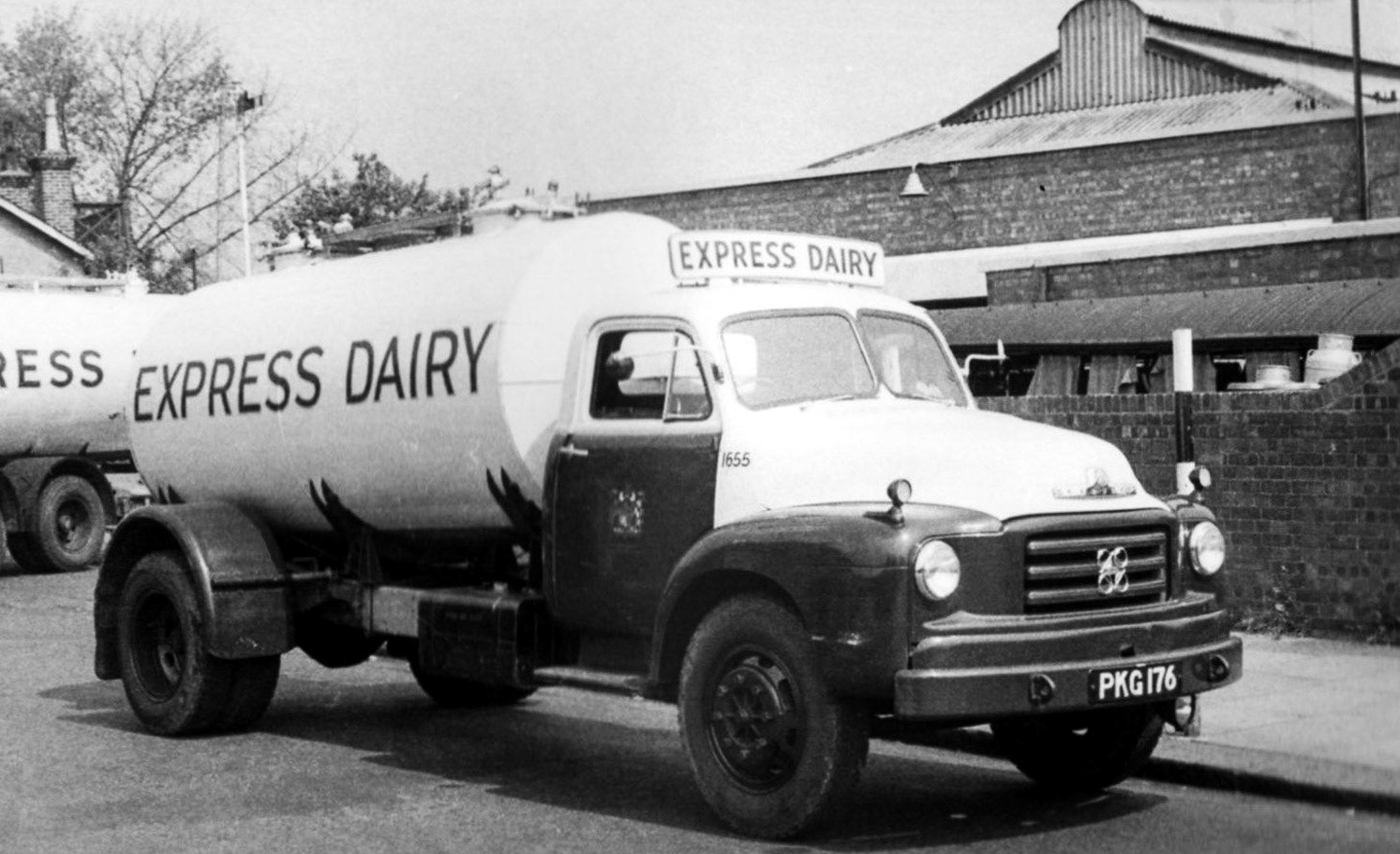 1960's Express Tanker PKG 176, Fleet No 1655 (Courtesy Paul Luke)