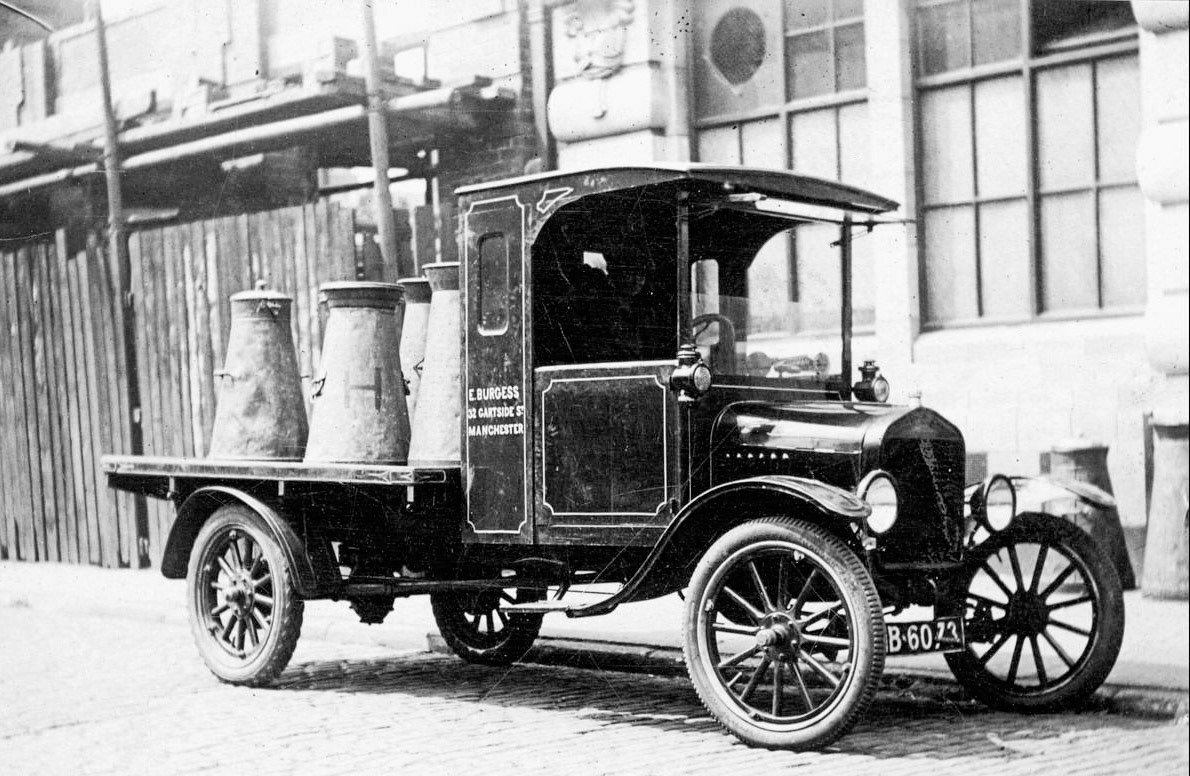 1926 Burgess Creamery, milk van, Gartside Street, Mancrhester (Image courtesy of Manchester Libraries)