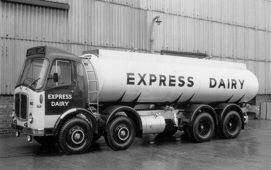 1960's Express AEC Tanker Fleet No 1455. Bill Conquest points out that "No Royal warrant on cab door". (Courtesy Michael Aldread)