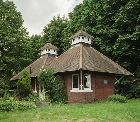 2003 College Farm, Fitzalan Road N3, Finchley (Courtesy Historic England Ref: IOE01/07788/24)