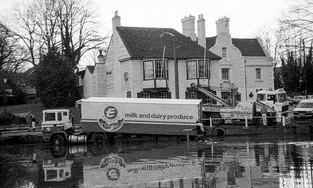 1980's. Carshalton Ponds. Not one of South Morden's finest moments... (Courtesy Michael Aldread)