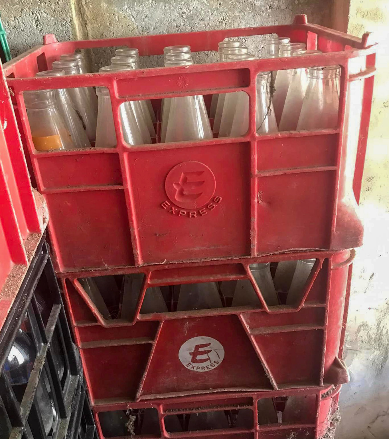 1970's? Express Red crates - Allan Dawes comments "Back in the good old days we were all issued with a red crate to put damaged or foreign bottles in." (Courtesy Paul Luke)